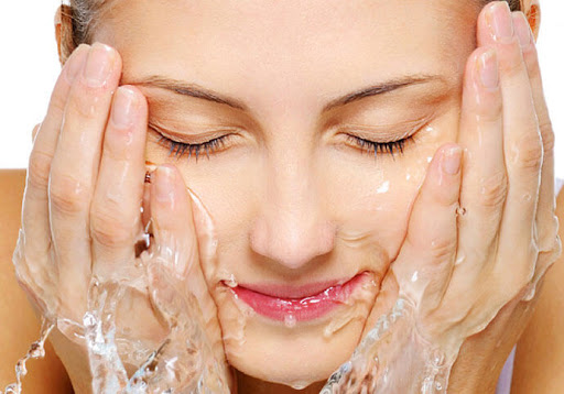 Luôn giữ da được sạch sẽ là phương pháp tốt nhất để ngăn ngừa mụn nhọt