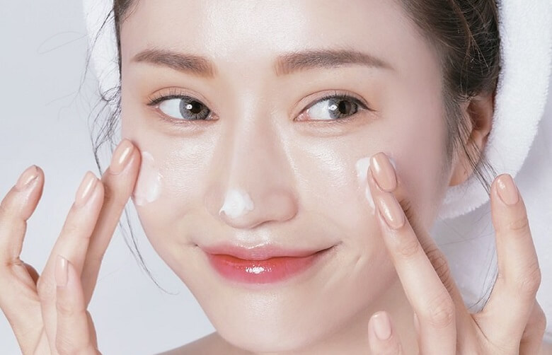 Mặt nạ dưỡng ẩm và làm mềm da mặt hoạt động tốt nhất để loại trừ đi mụn đầu đen