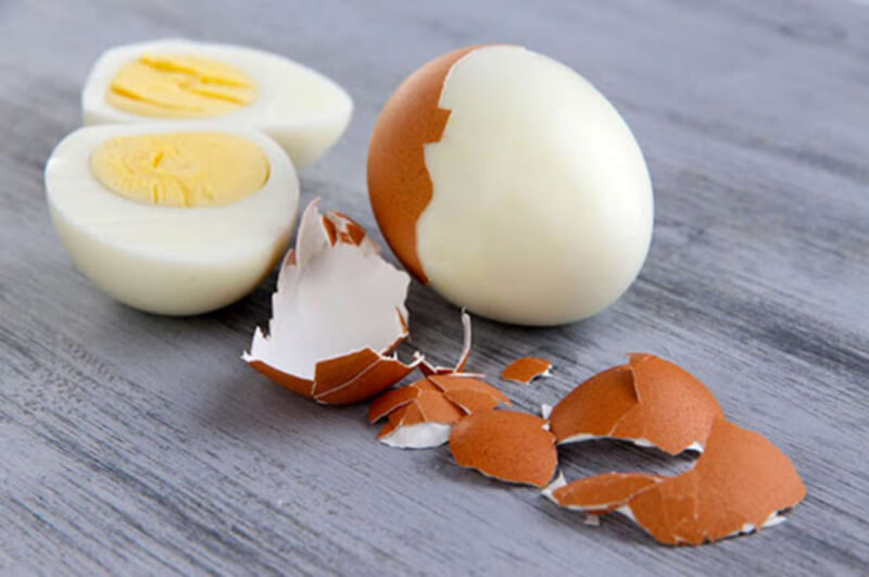 Trứng gà có công dụng tuyệt vời trong điều trị mụn đầu đen