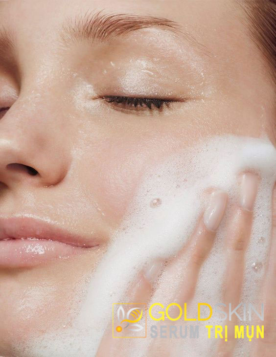 Làm sạch da mặt để ngăn ngừa mụn hiểu quả