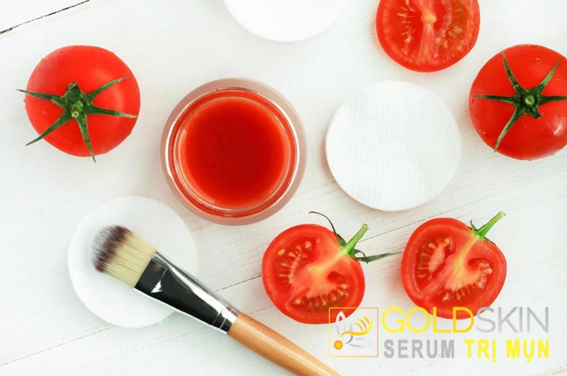 Cách làm sạch da mặt nhờn bằng mặt nạ cà chua và mật ong